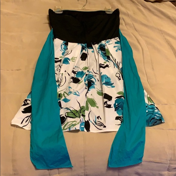 Trixxi dress - Picture 2 of 8